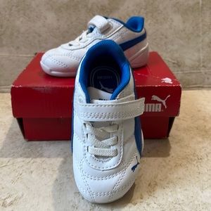 NWT- Baby  Puma Kinder Fit Sneakers - Size 4  colors are blue and white.